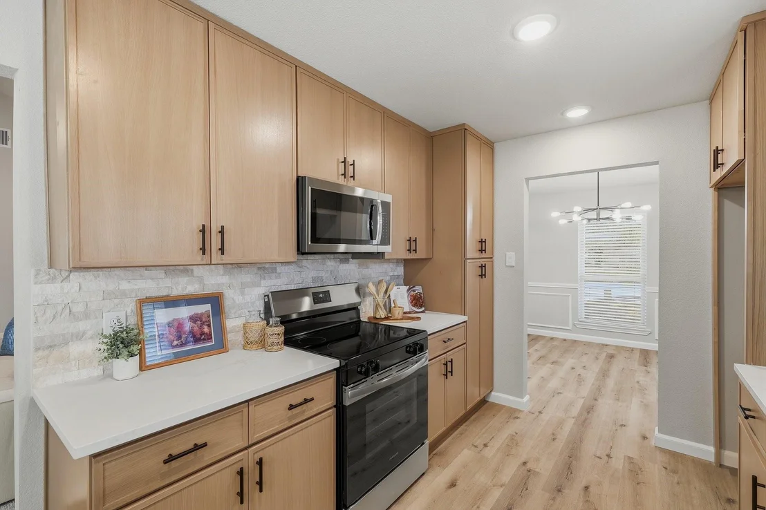 Photo of 924 Edgefield Trail