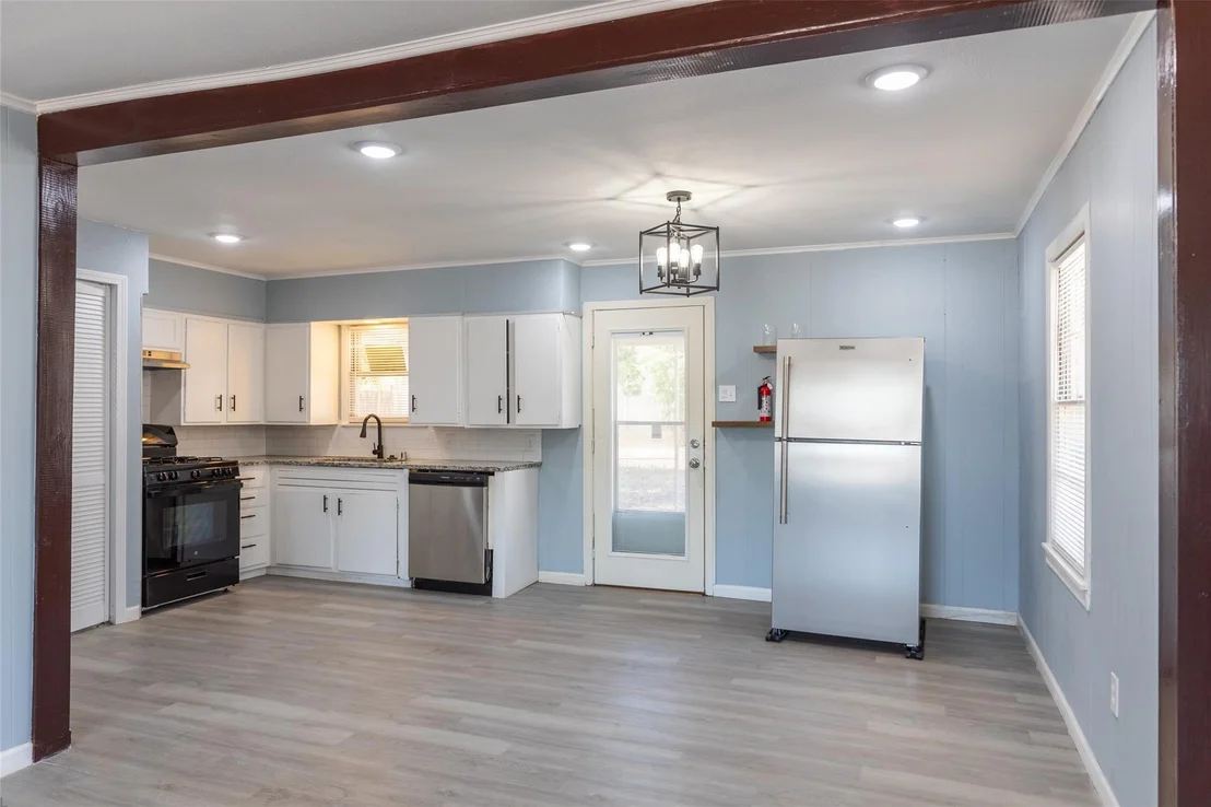 Photo of 2142 N Mockingbird Lane