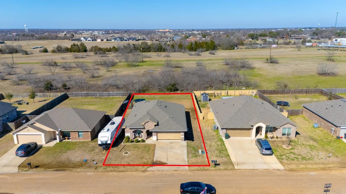 Photo of 115 Oak Springs Loop