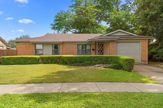 Photo of 2806 Maple Drive