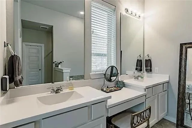 Photo of 1249 Meridian