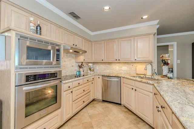 Photo of 140 Oyster Bay