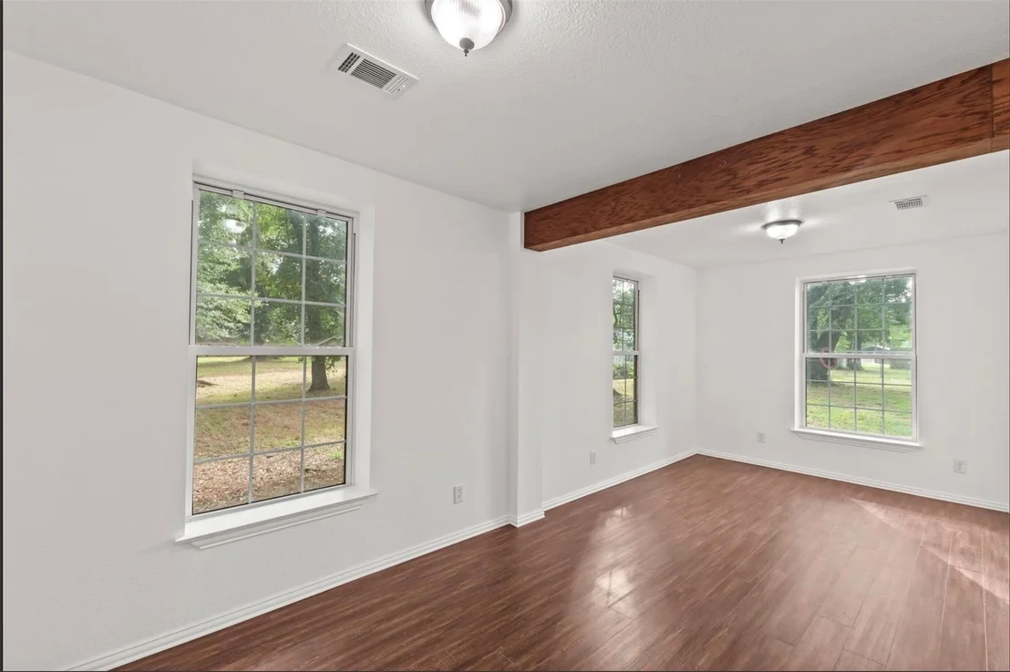 Photo of 921 Bradleys Bend