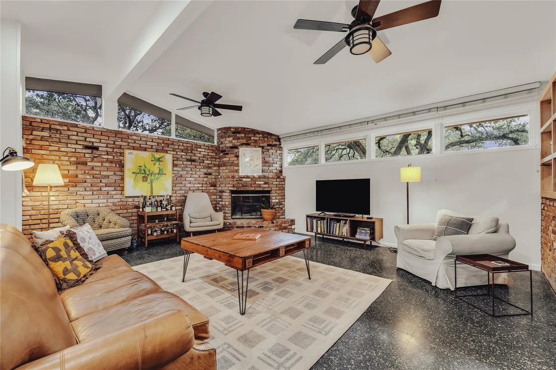 Photo of 2112 Gregory Lane