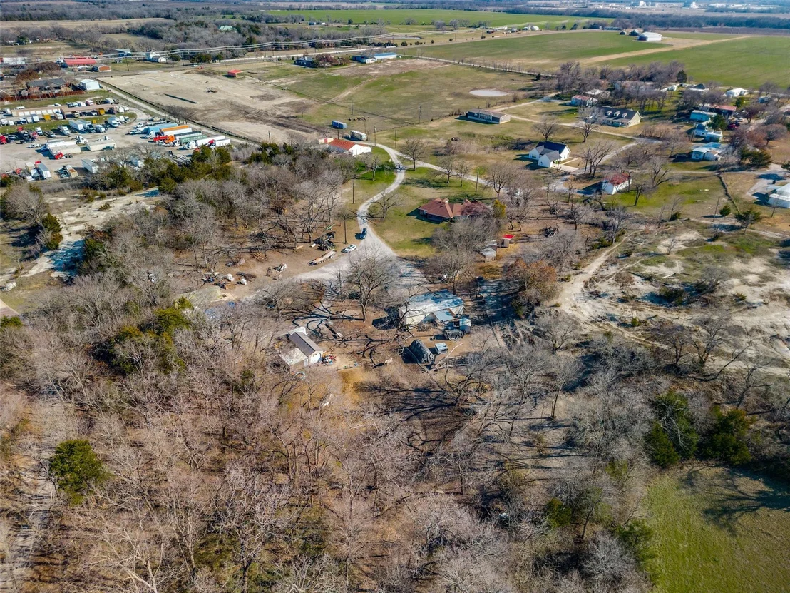 Photo of 2111 Private Road 5499