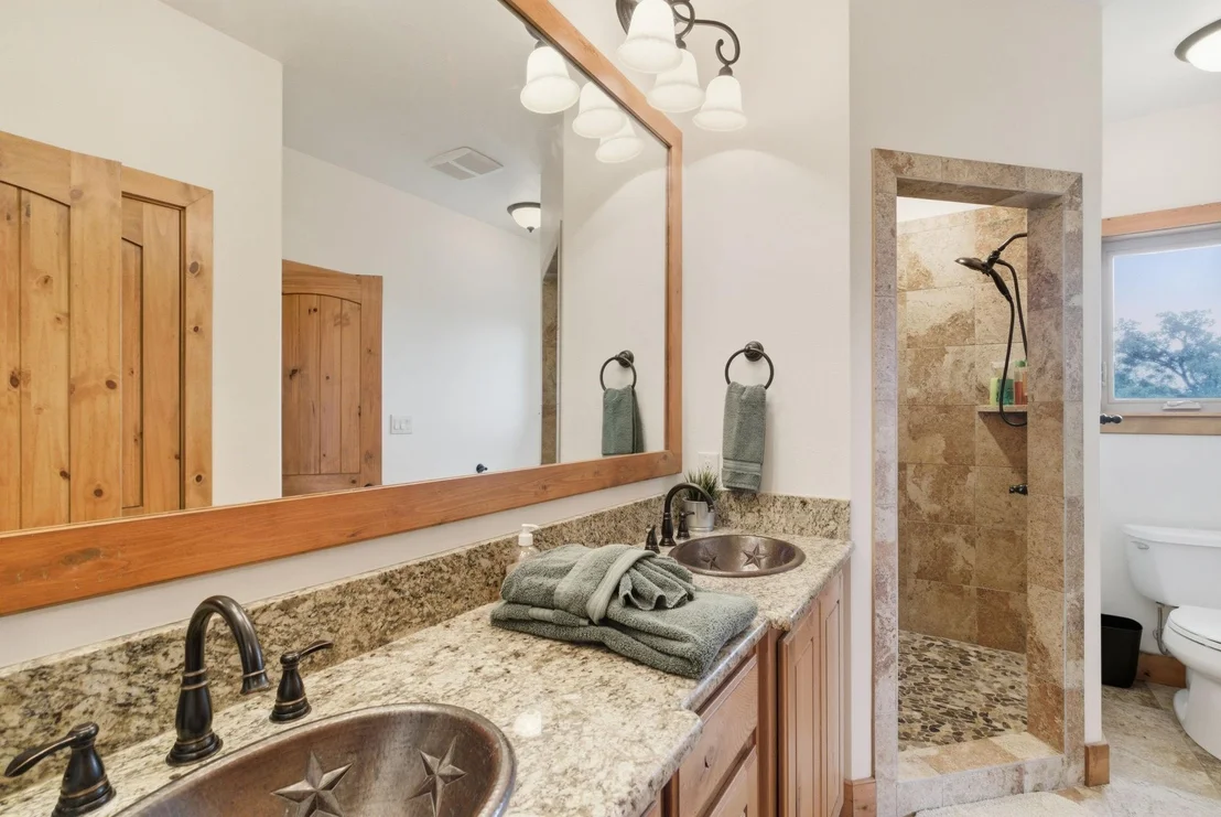 Photo of 735 Gresham Lane