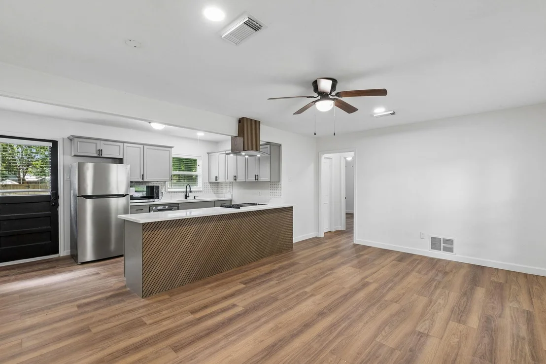 Photo of 1540 Murray Drive