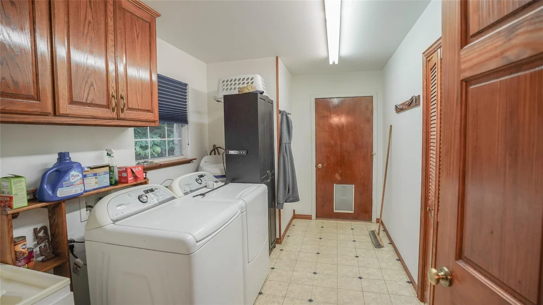 Photo of 16240 Cowan Road