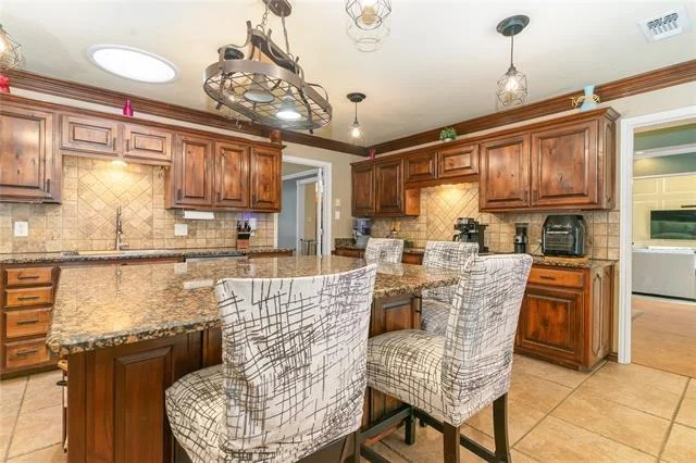 Photo of 1503 W Westhill Drive