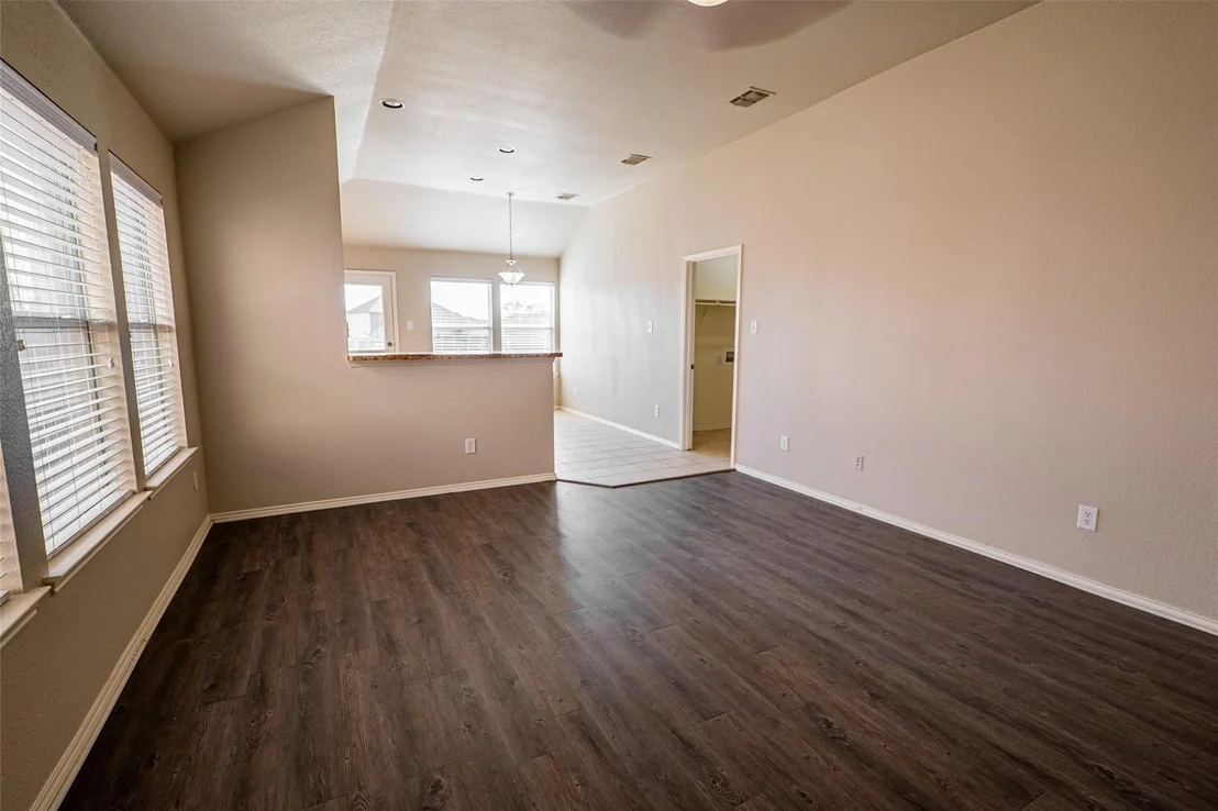 Photo of 1837 Walnut Way