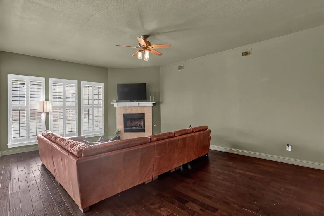 Photo of 830 Woodview Drive