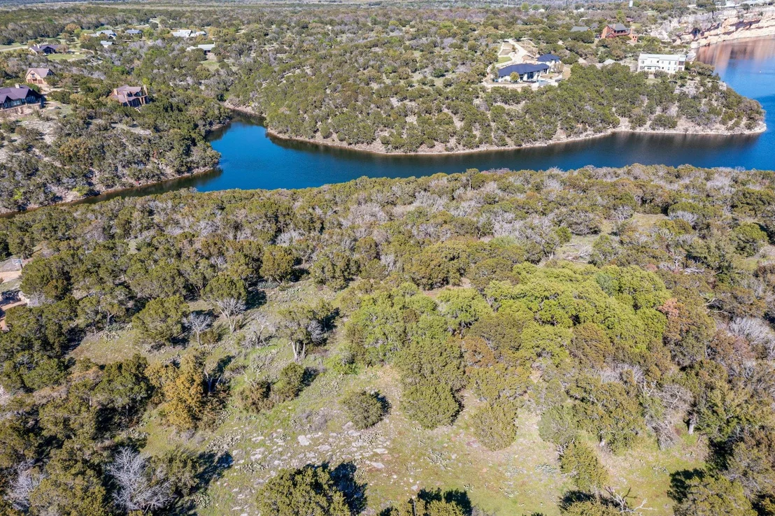 Photo of 1021 Lakeside Lane