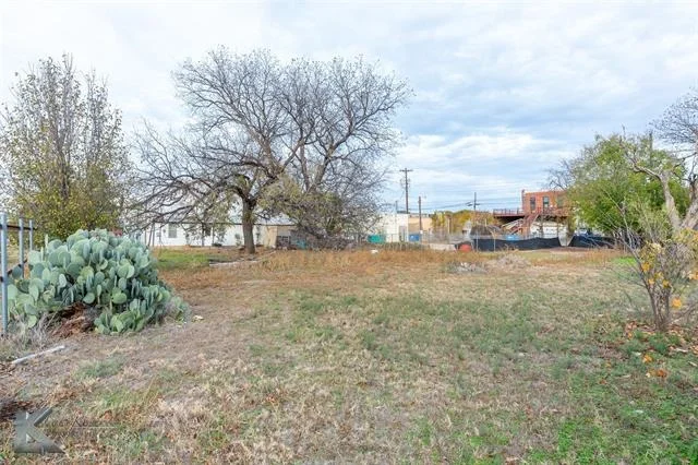 Photo of 141 W 3rd Street