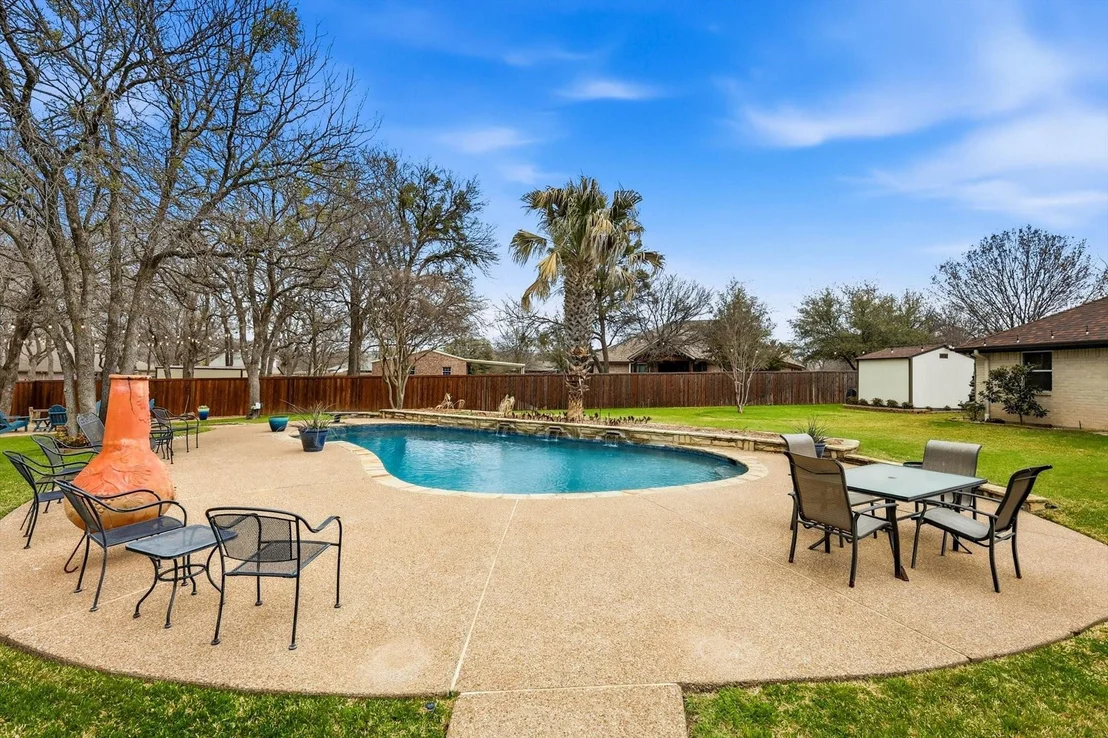 Photo of 312 Lakeside Oaks Circle