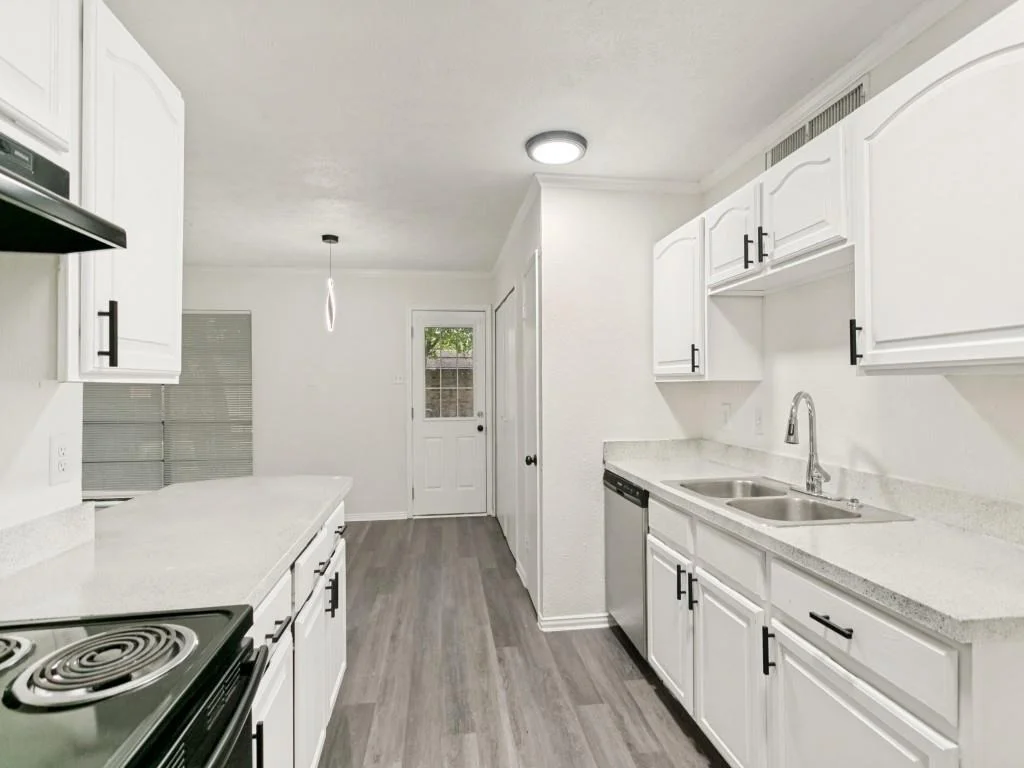 Photo of 905 Hawthorne Drive