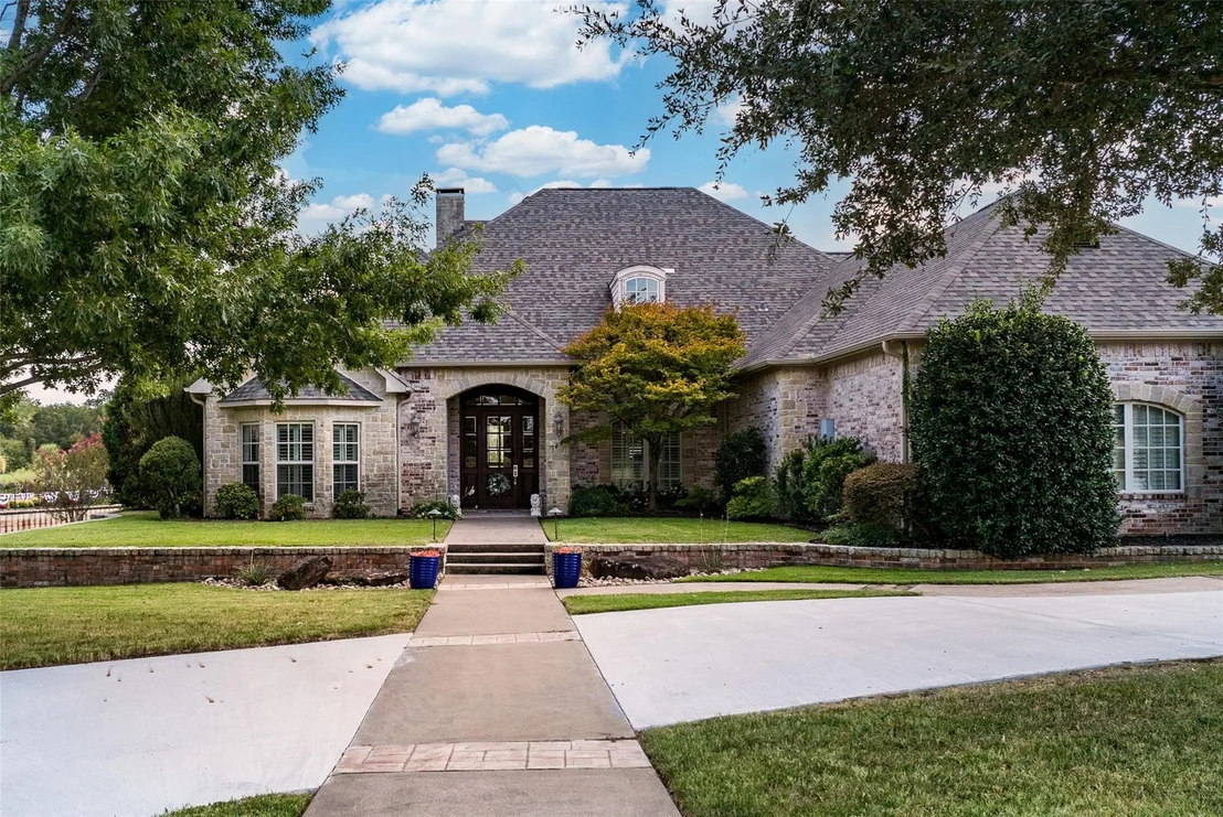 Photo of 229 Lakeside Drive
