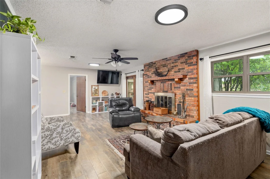 Photo of 205 longhorn dr
