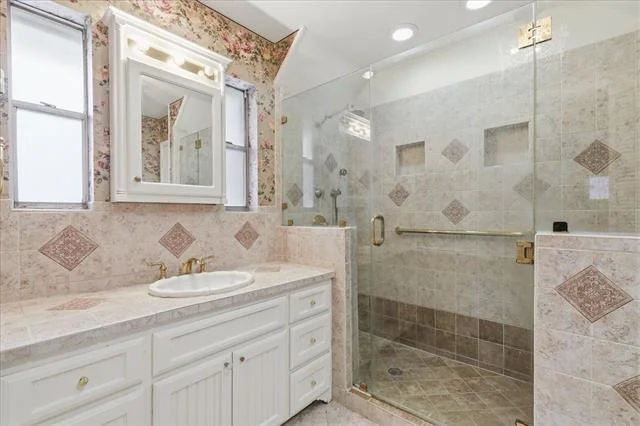 Photo of 1512 Cliffbrook Drive