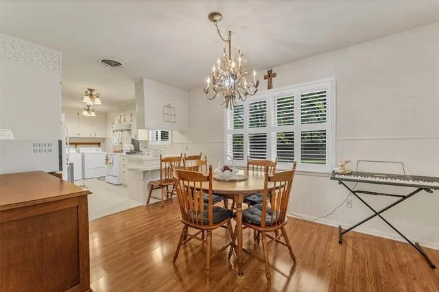 Photo of 1325 Royal Oaks Drive