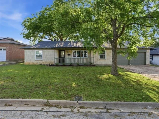 Photo of 825 Lee Drive