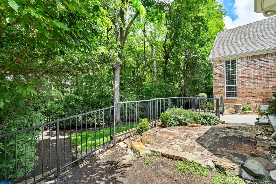 Photo of 905 Rolling Meadows Court