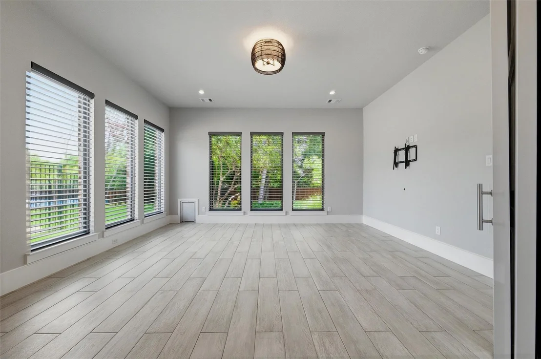 Photo of 1019 Country Way