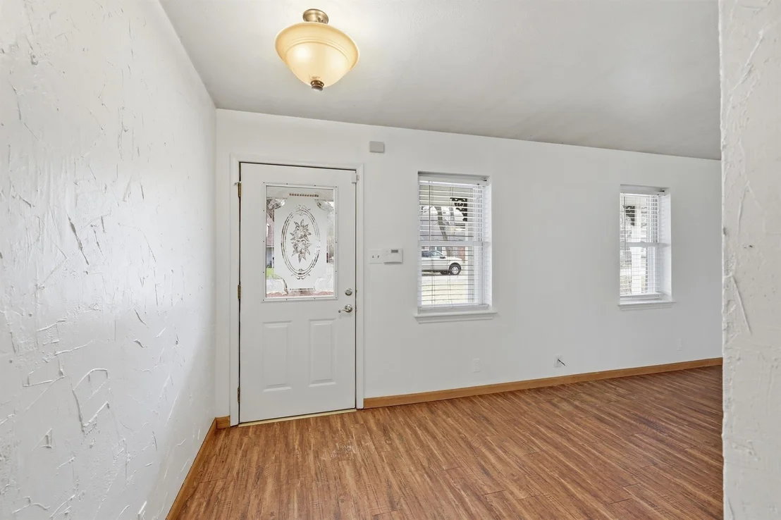 Photo of 806 Waggoner Drive