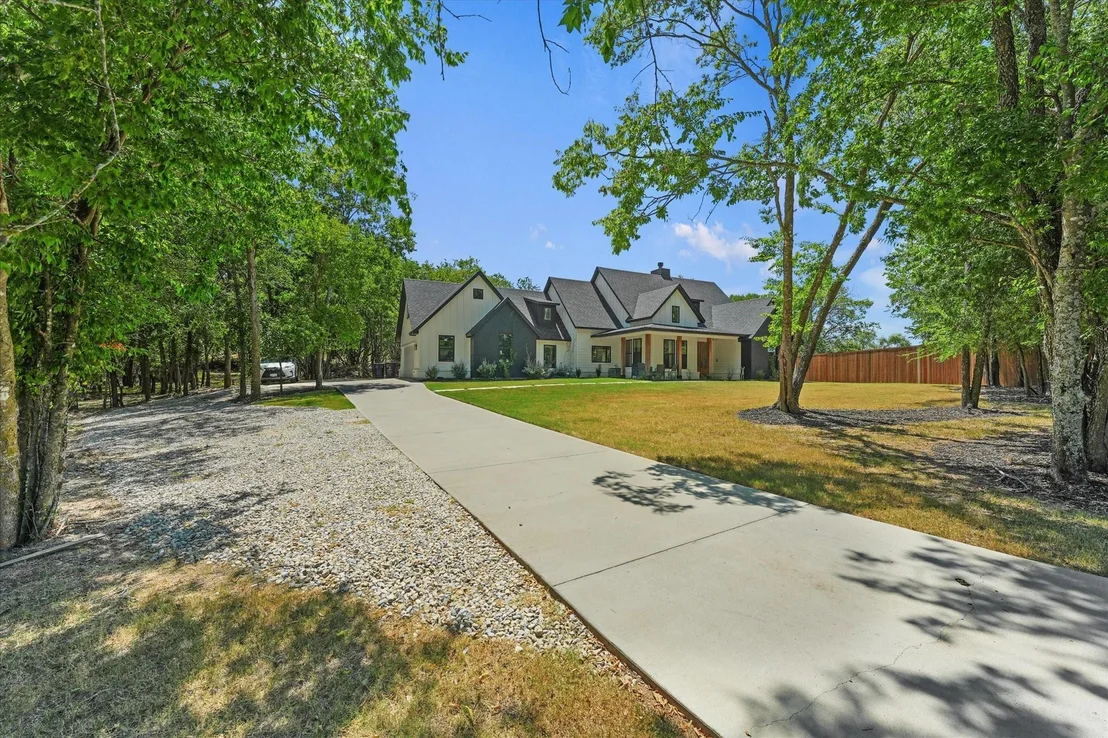 Photo of 9738 Mackenzie Brook