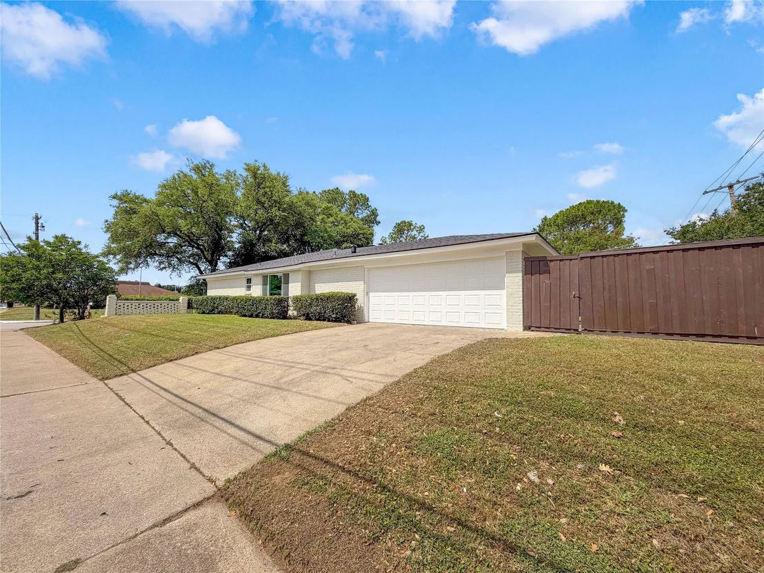 Photo of 100 W Pleasantview Drive