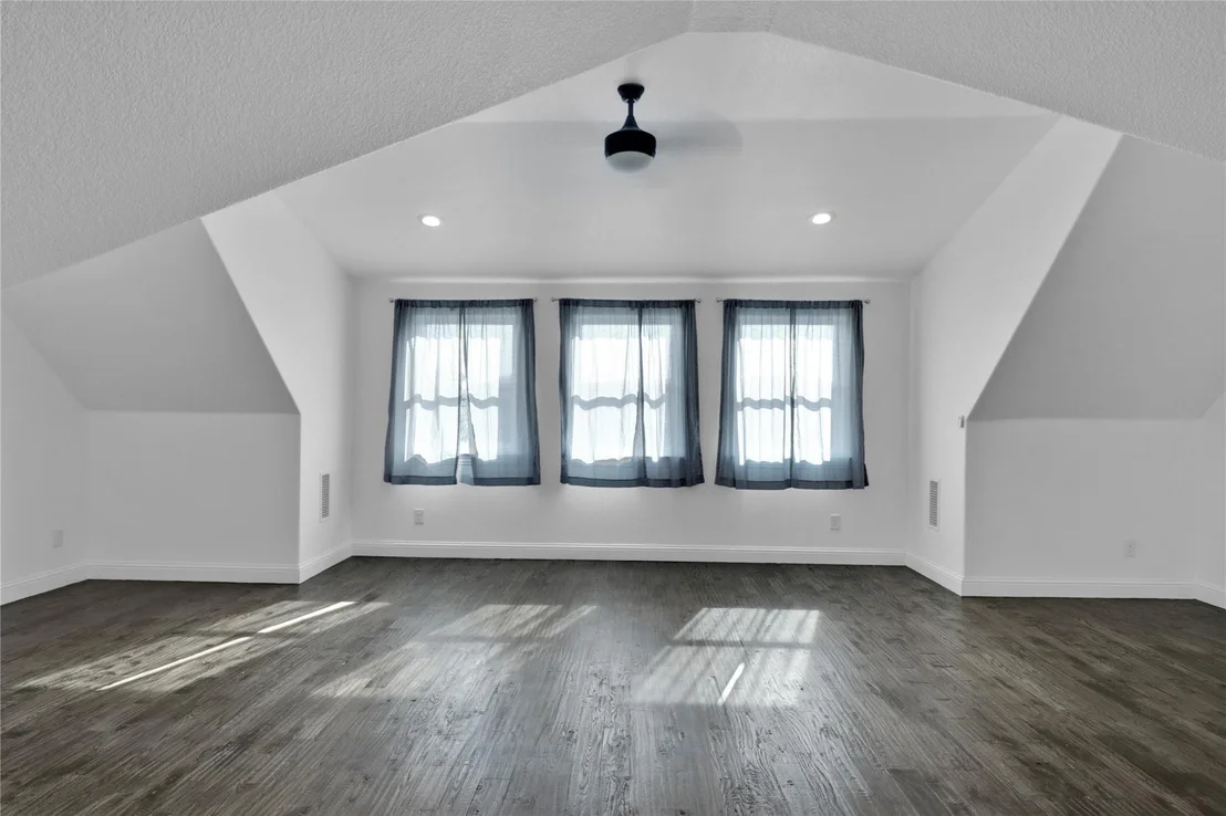 Photo of 8023 Pennington