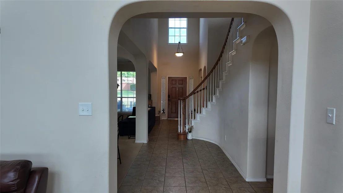 Photo of 421 Roundrock Lane