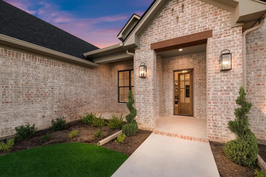 Photo of 8005 Bee Cave Road