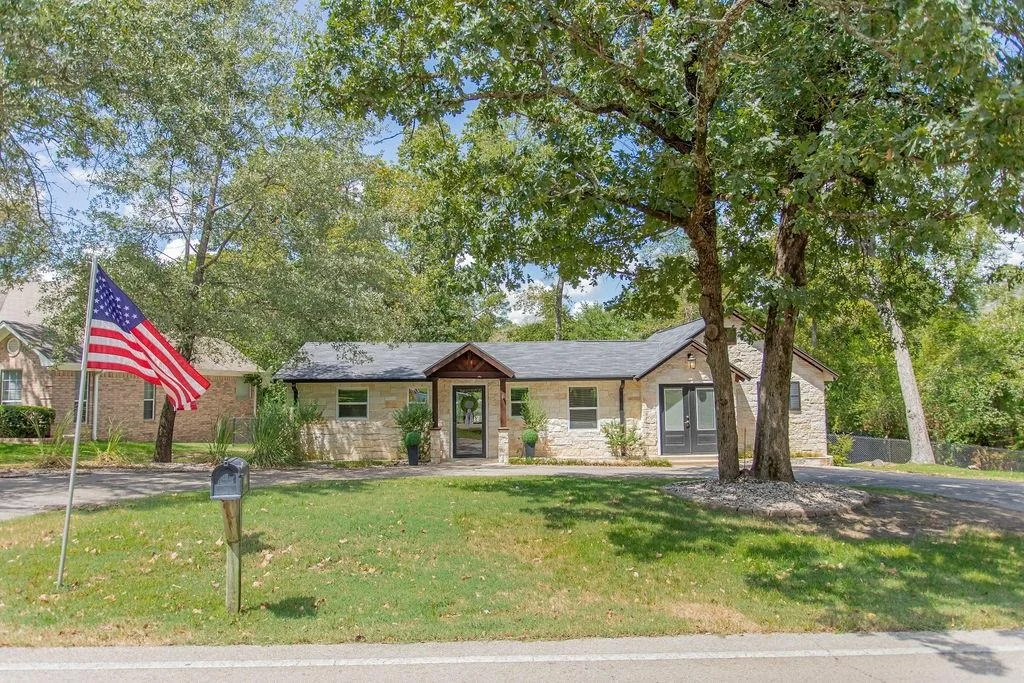 Photo of 224 Hideaway Lane E