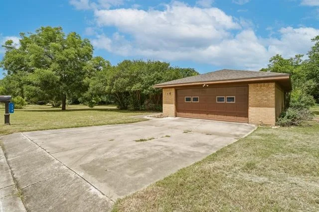 Photo of 116 Greentree Cir