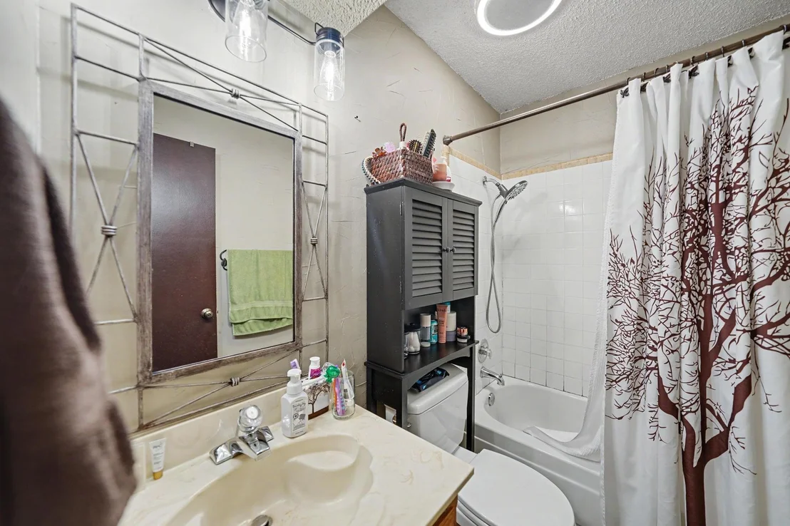 Photo of 7624 Maplehill Road