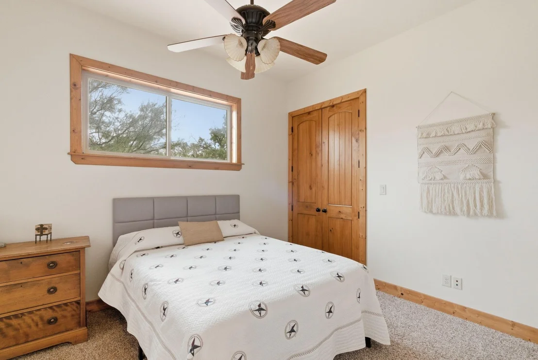 Photo of 735 Gresham Lane