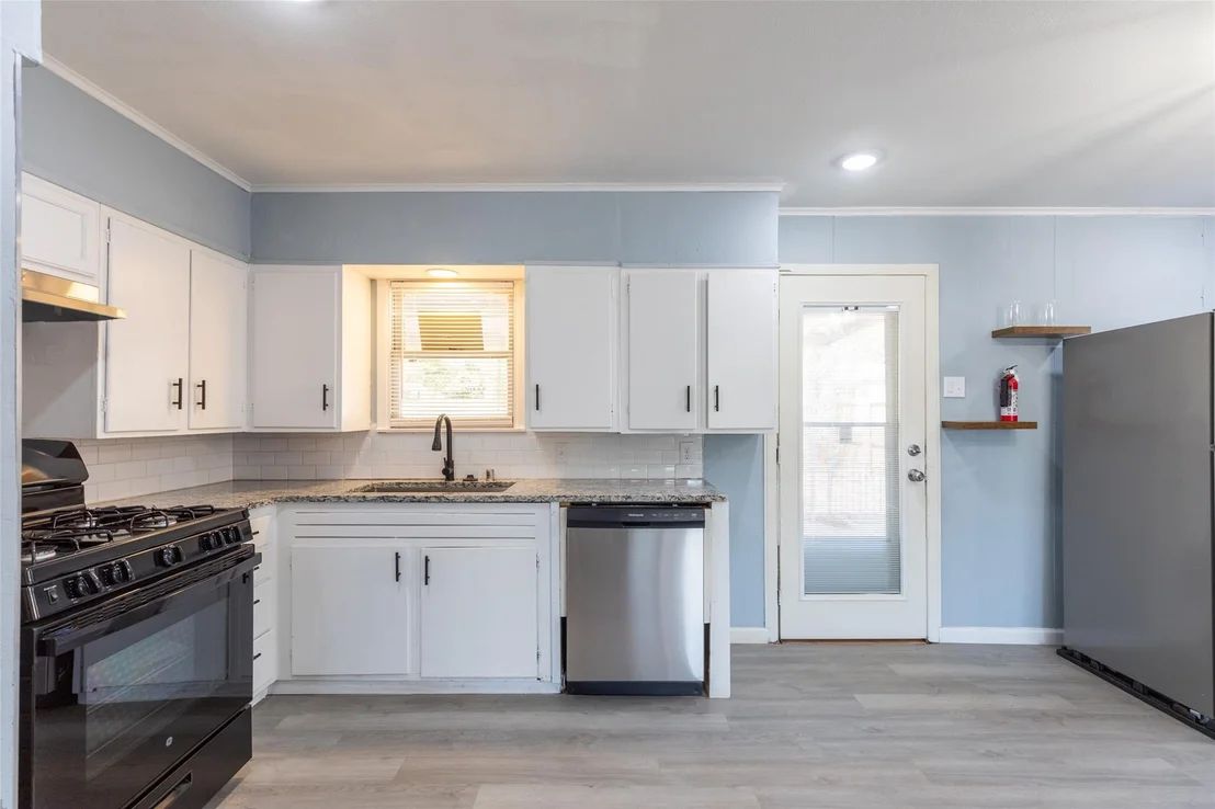 Photo of 2142 N Mockingbird Lane