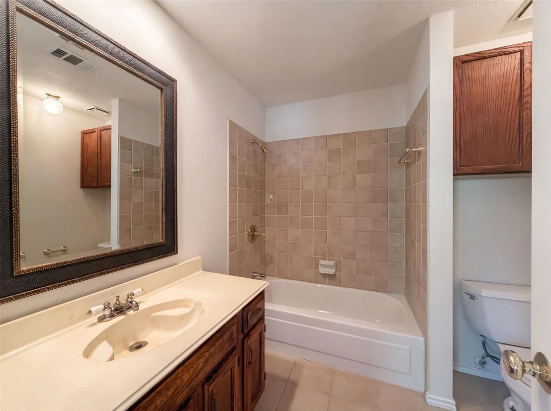 Photo of 905 Ridgemont Drive