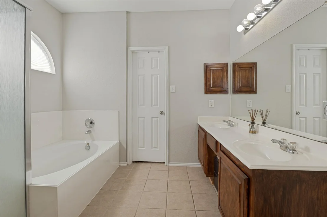 Photo of 4629 Indian Rock Drive