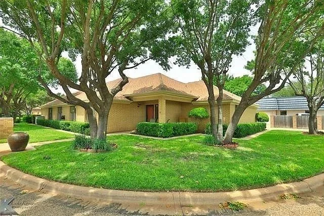 Photo of 55 Surrey Square