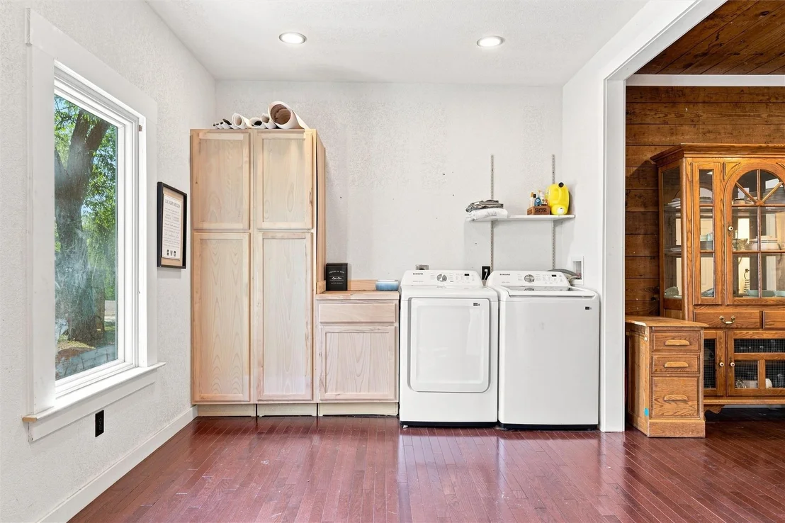 Photo of 202 E Avenue E