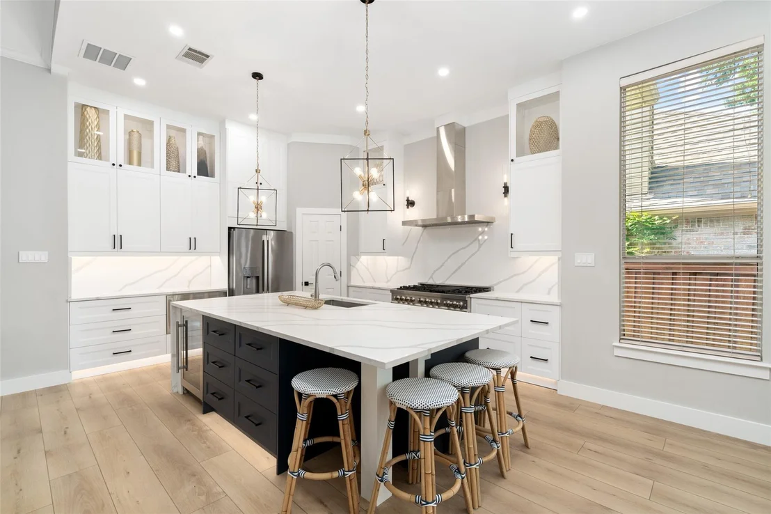 Photo of 905 Rolling Meadows Court