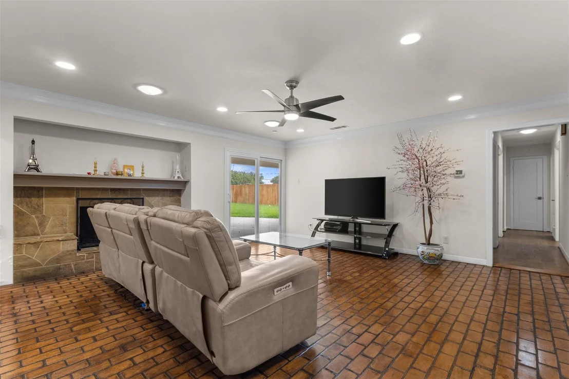 Photo of 908 Vinecrest Lane