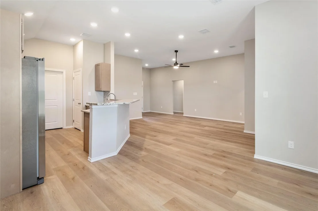 Photo of 807 Bella Blvd Street