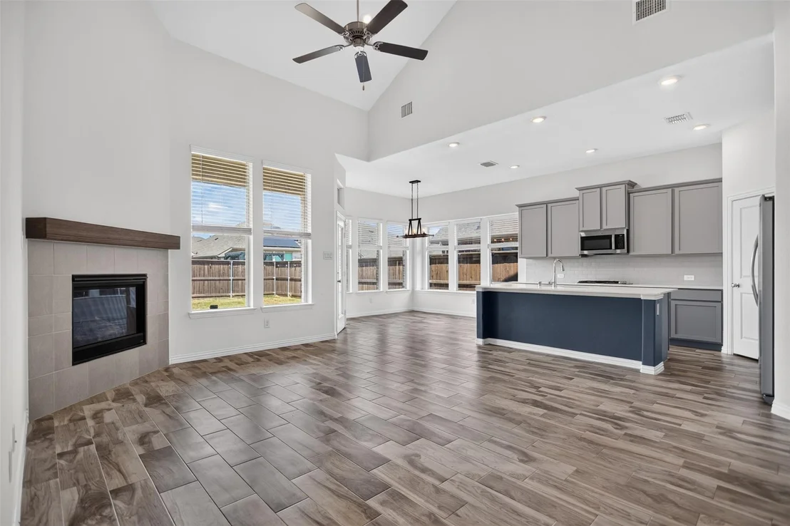 Photo of 729 Lombard Lane