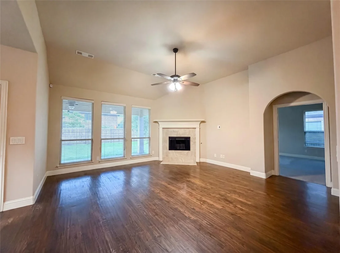 Photo of 725 Lyndhurst Drive