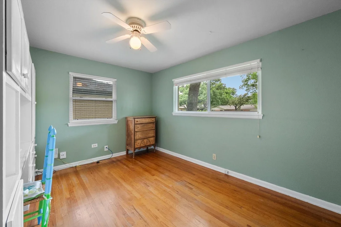 Photo of 1209 W Lilly Lane
