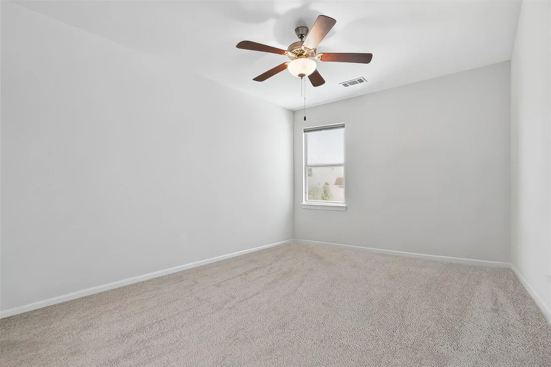 Photo of 580 Courtyard Lane