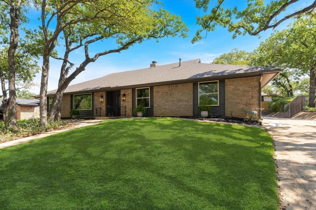 Photo of 2844 Hurstview Drive
