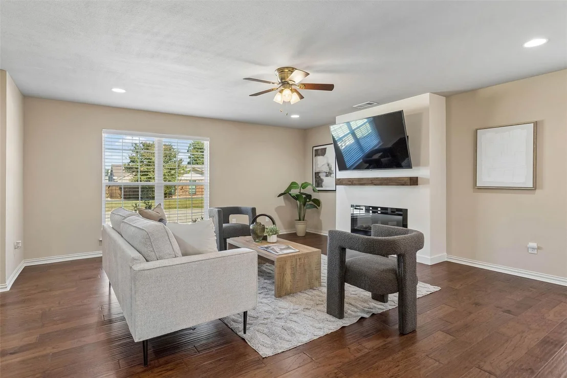 Photo of 8106 Woodside Road